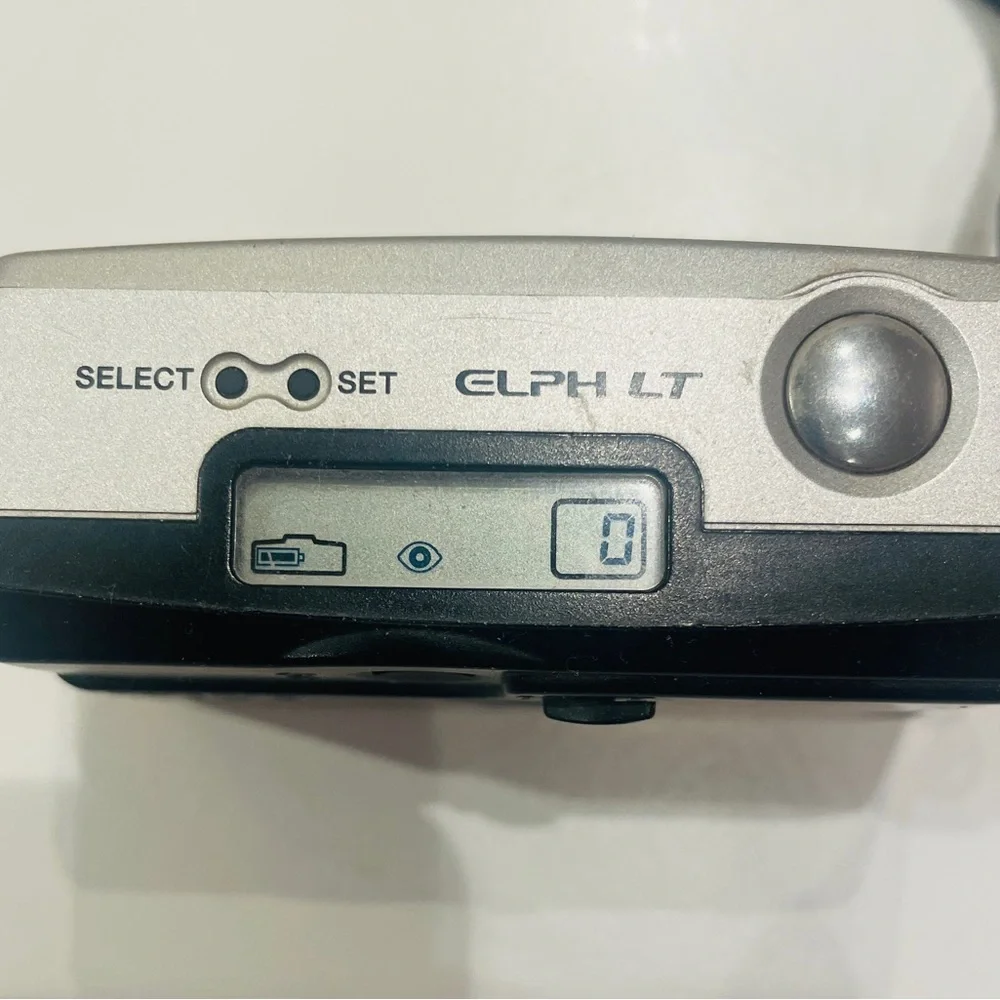 Canon ELPH LT 260 in Metallic Silver